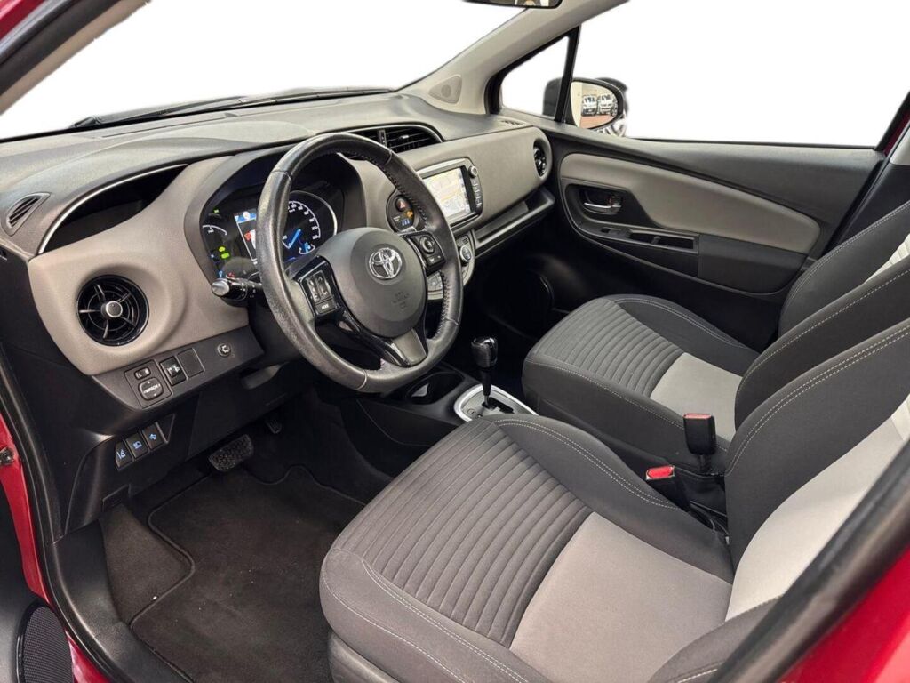 Toyota Yaris 2017 Punainen