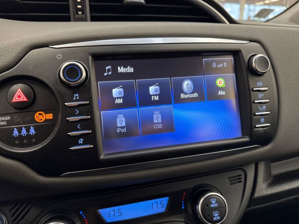 Toyota Yaris 2017 Punainen