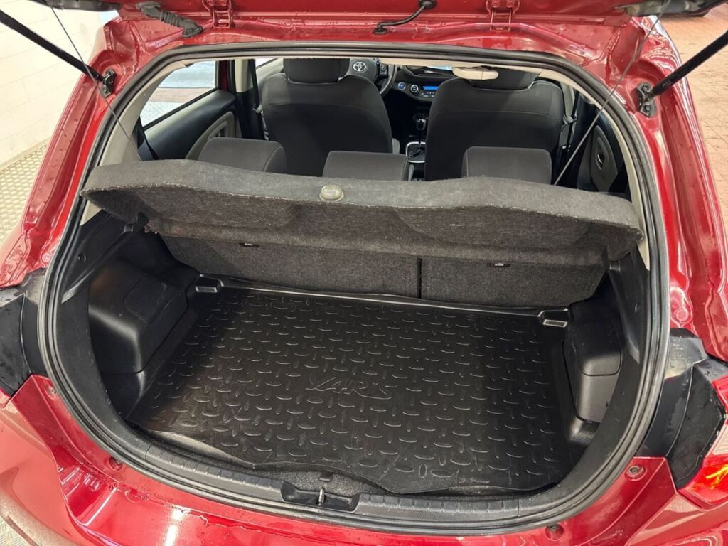 Toyota Yaris 2017 Punainen