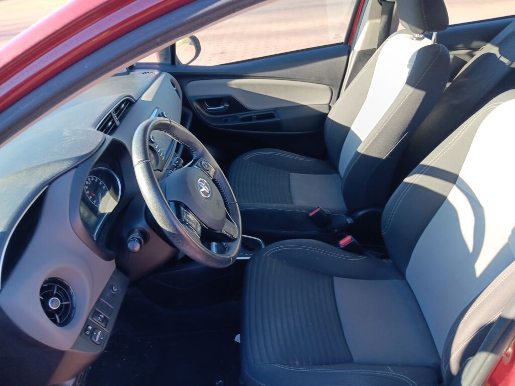 Toyota Yaris 2017 Punainen
