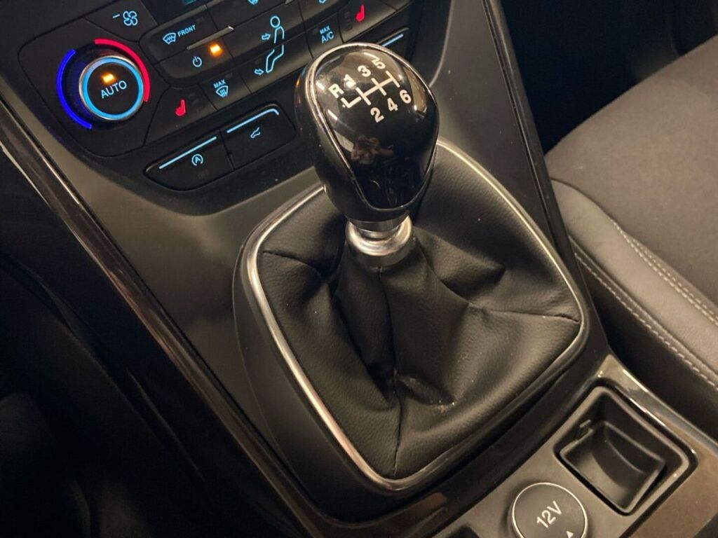 Ford Kuga 2017 Harmaa