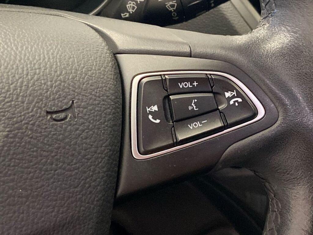Ford Kuga 2017 Harmaa