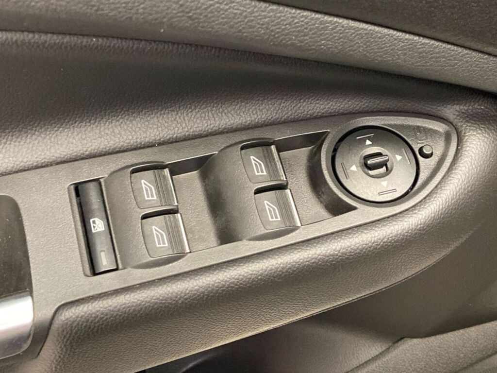 Ford Kuga 2017 Harmaa