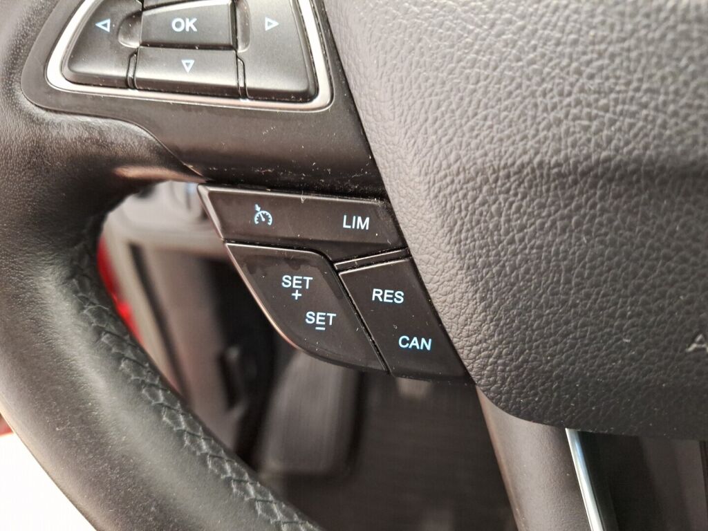 Ford C-Max 2017 Punainen