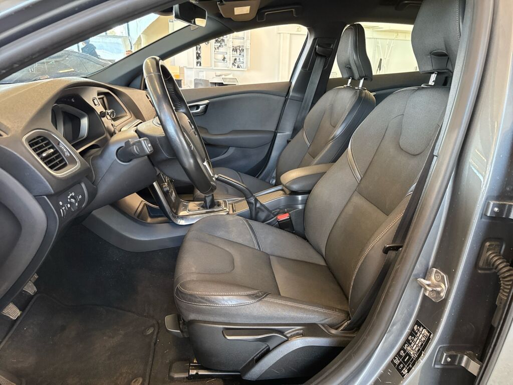 Volvo V40 Cross Country 2018 Harmaa