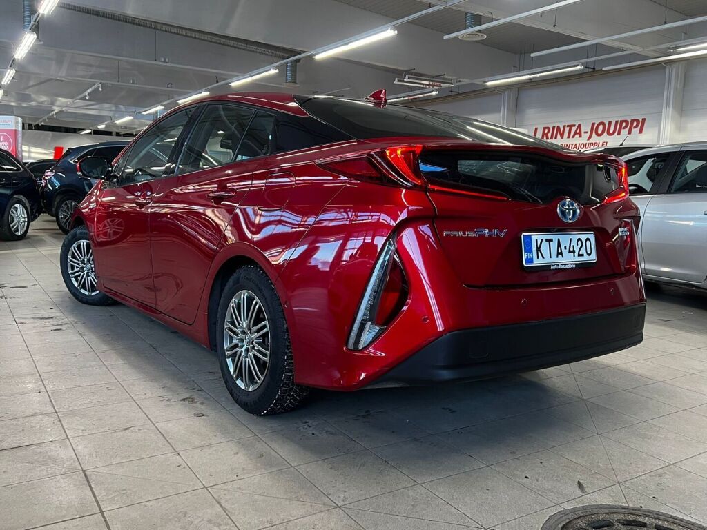 Toyota Prius Plug-in 2018 Punainen