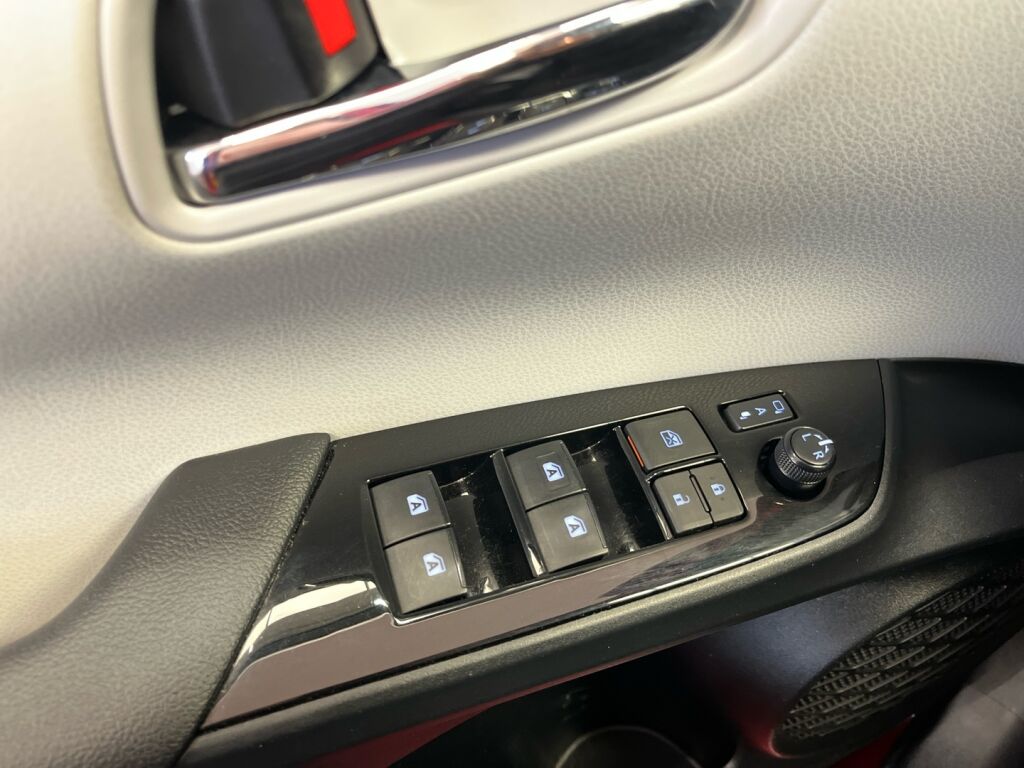 Toyota Prius Plug-in 2018 Punainen