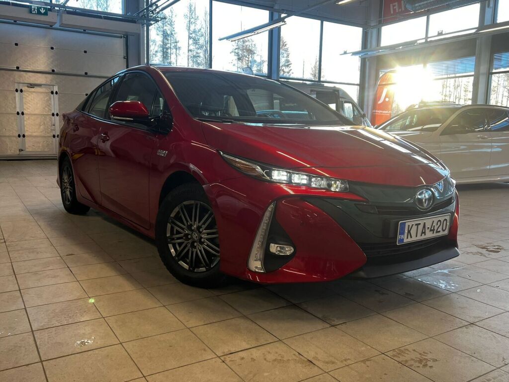 Toyota Prius Plug-in 2018 Punainen