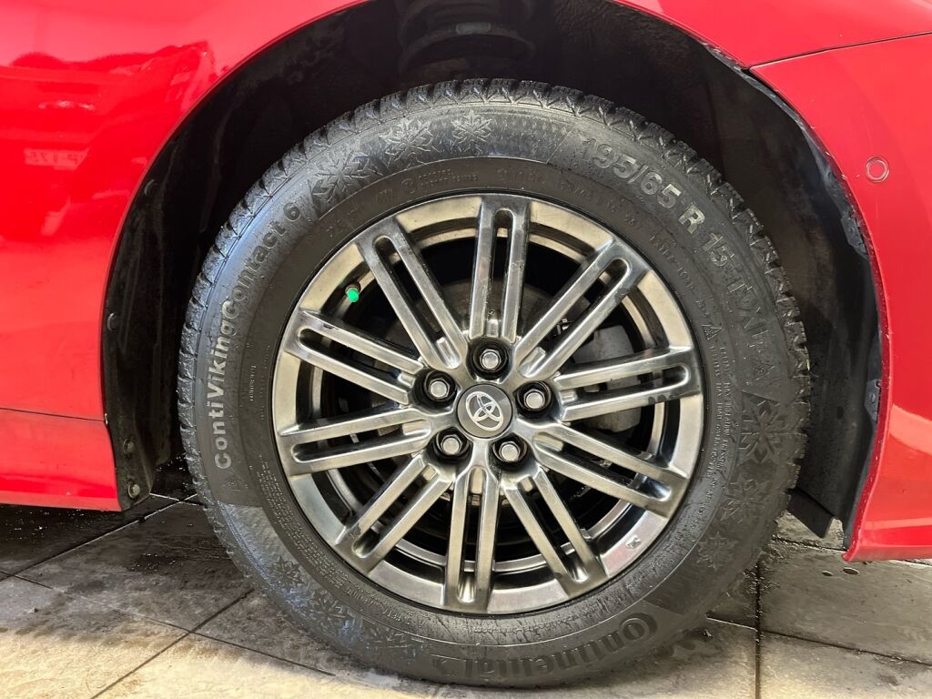 Toyota Prius Plug-in 2018 Punainen