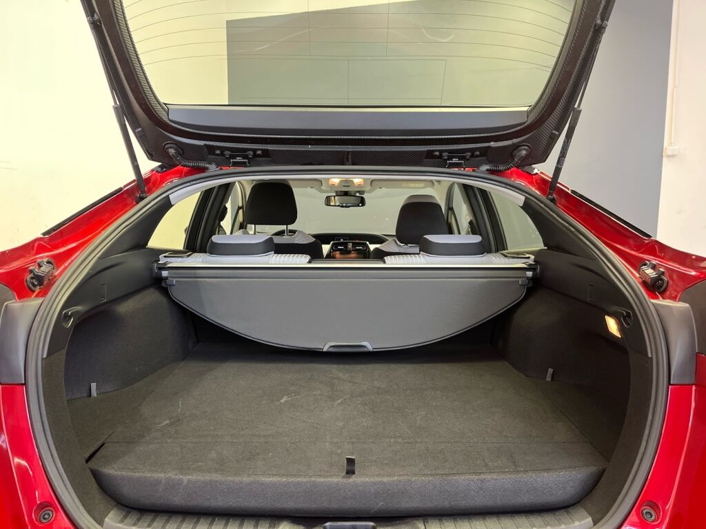 Toyota Prius Plug-in 2018 Punainen