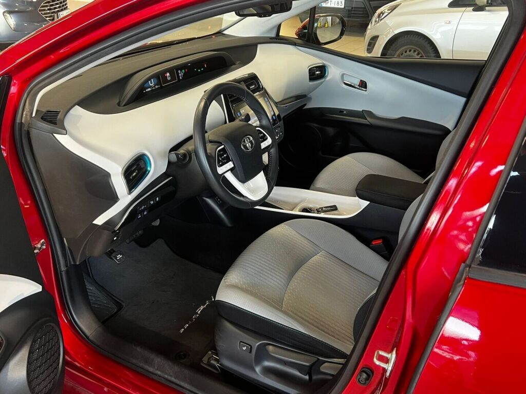 Toyota Prius Plug-in 2018 Punainen