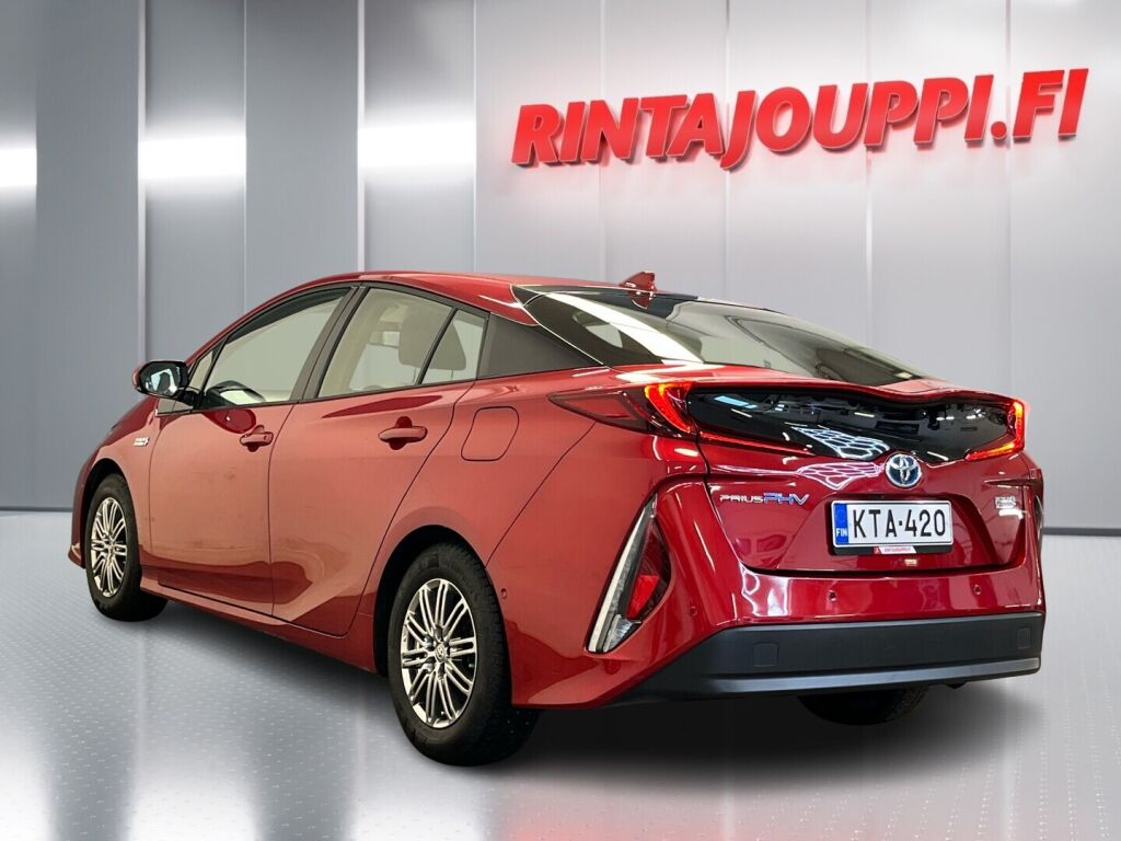 Toyota Prius Plug-in 2018 Punainen