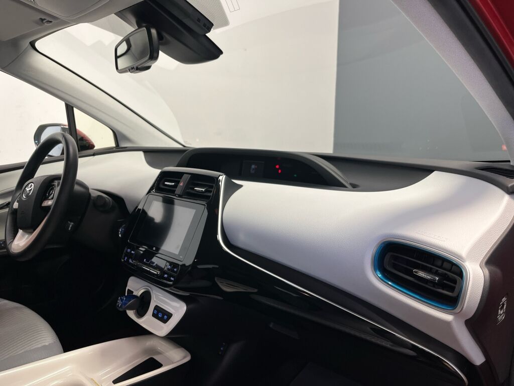 Toyota Prius Plug-in 2018 Punainen