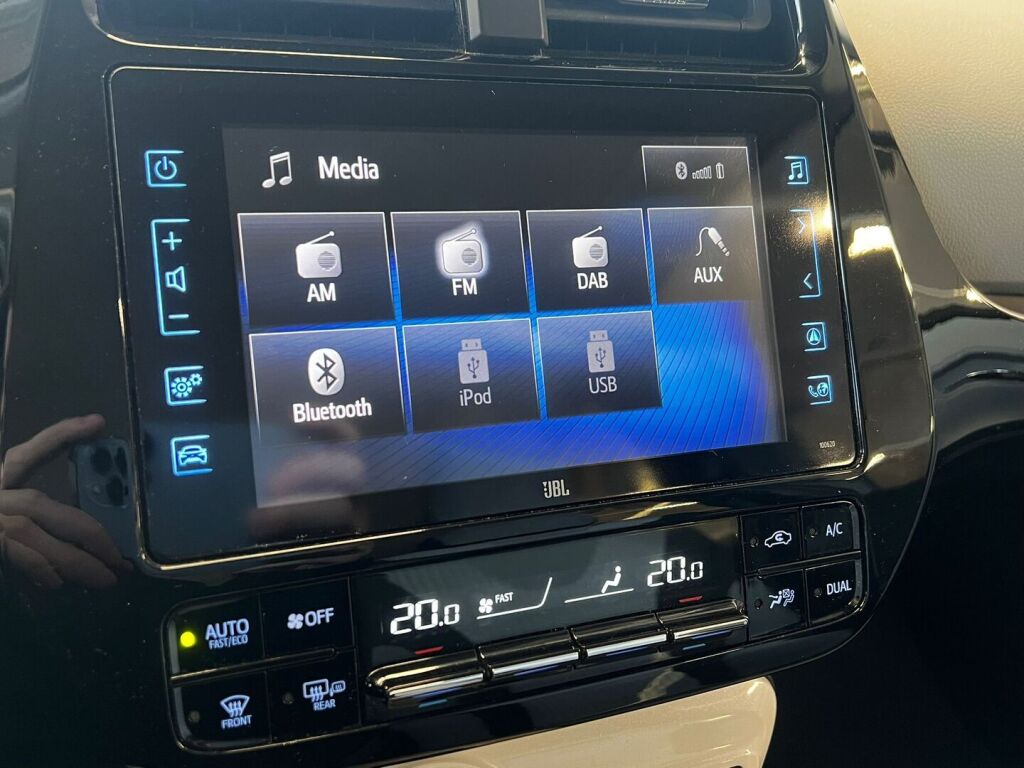 Toyota Prius Plug-in 2018 Punainen