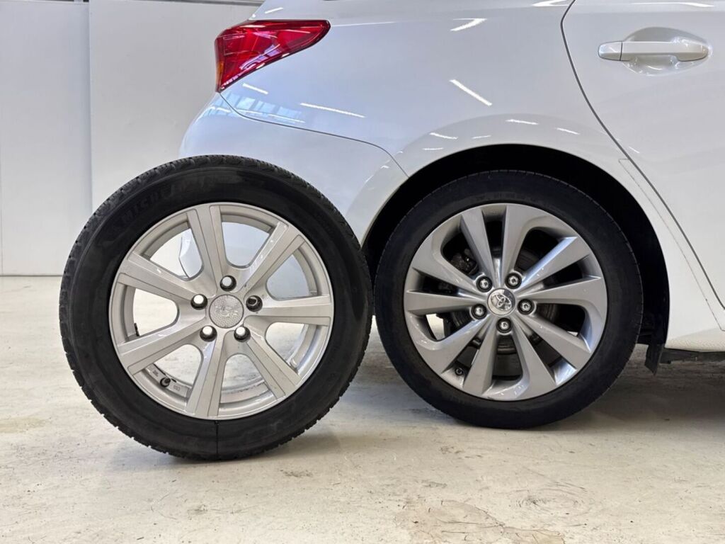 Toyota Auris 2015 Valkoinen