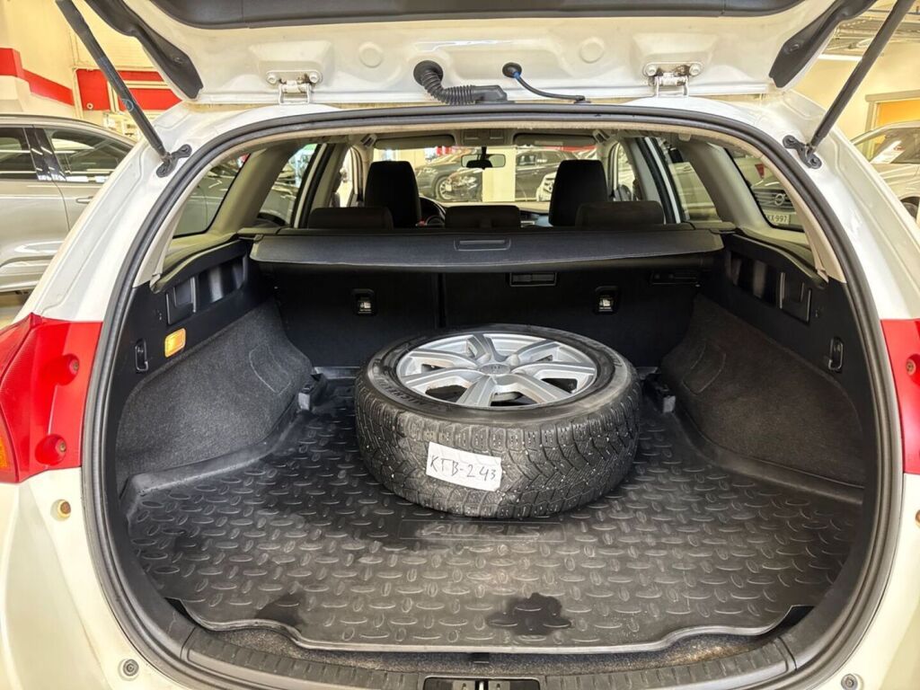 Toyota Auris 2015 Valkoinen
