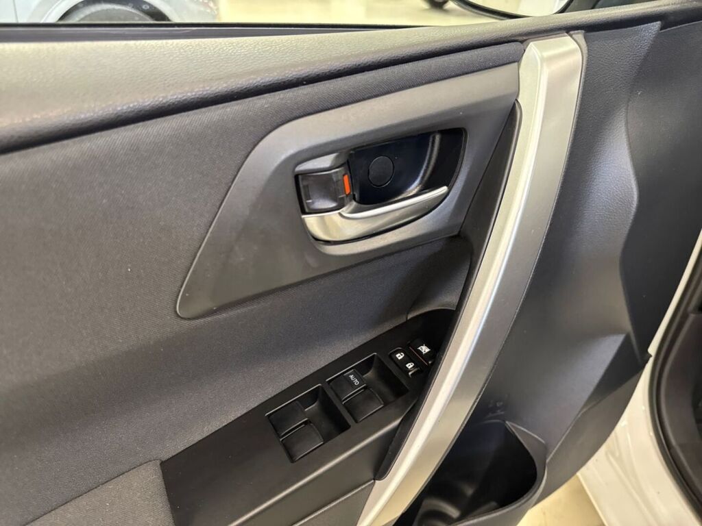 Toyota Auris 2015 Valkoinen