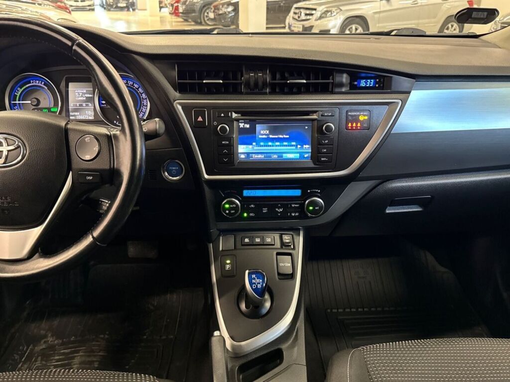 Toyota Auris 2015 Valkoinen