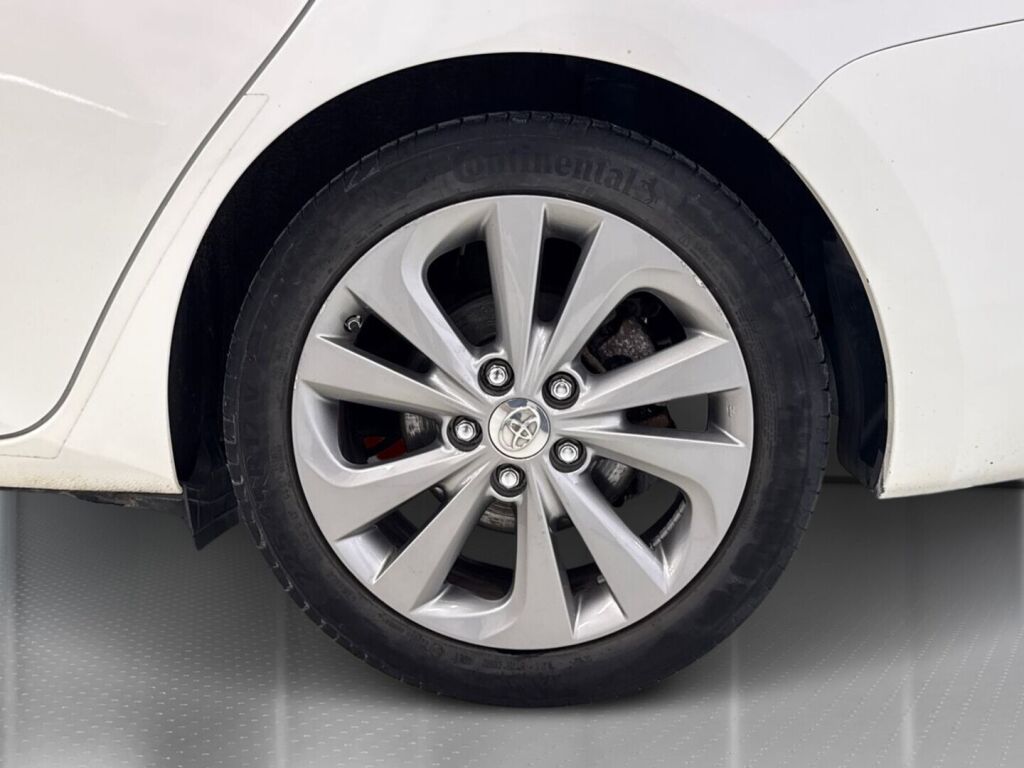Toyota Auris 2015 Valkoinen