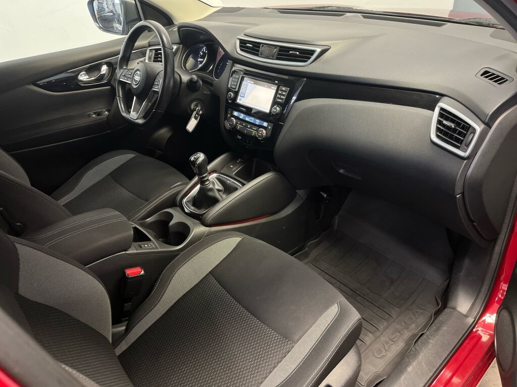Nissan Qashqai 2018 Met. Punainen