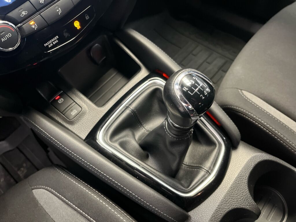 Nissan Qashqai 2018 Met. Punainen