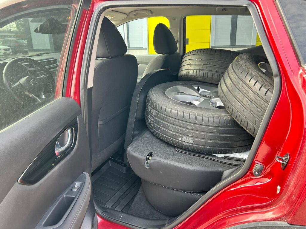 Nissan Qashqai 2018 Met. Punainen
