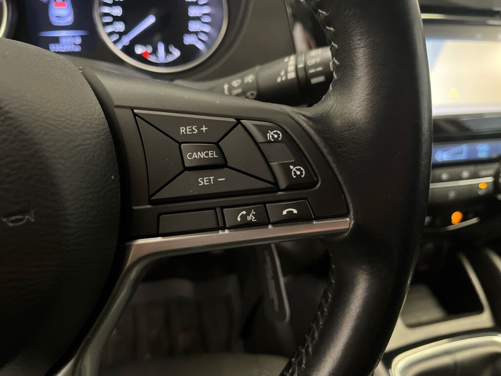 Nissan Qashqai 2018 Met. Punainen