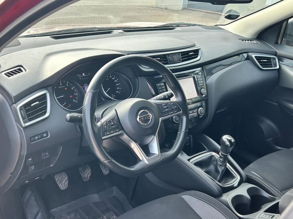 Nissan Qashqai 2018 Met. Punainen