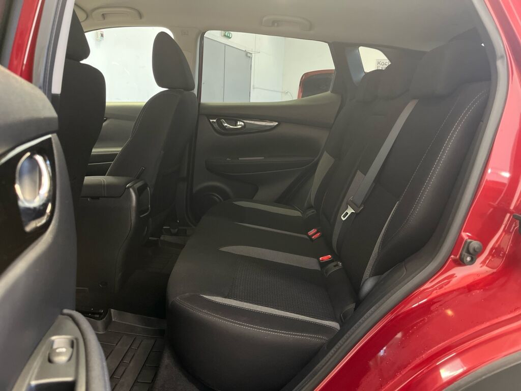 Nissan Qashqai 2018 Met. Punainen