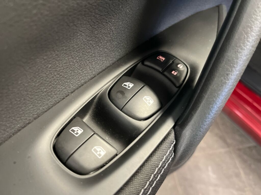 Nissan Qashqai 2018 Met. Punainen