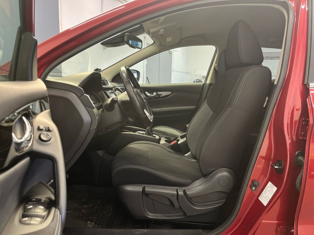 Nissan Qashqai 2018 Met. Punainen