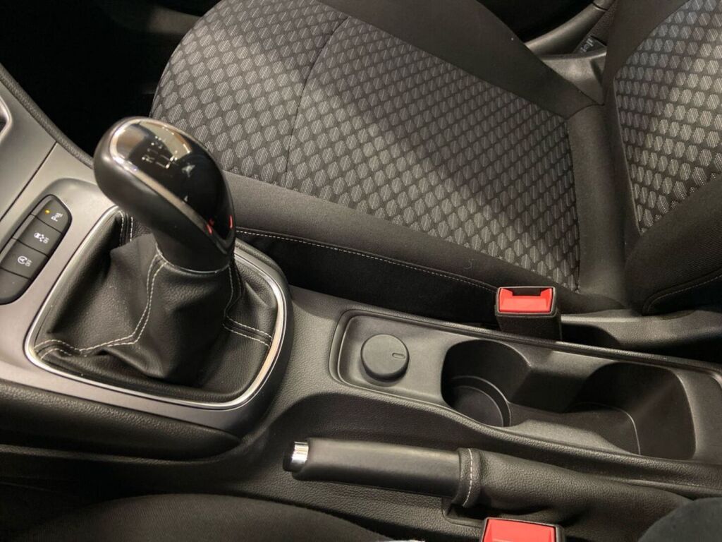 Opel Astra 2018 Valkoinen