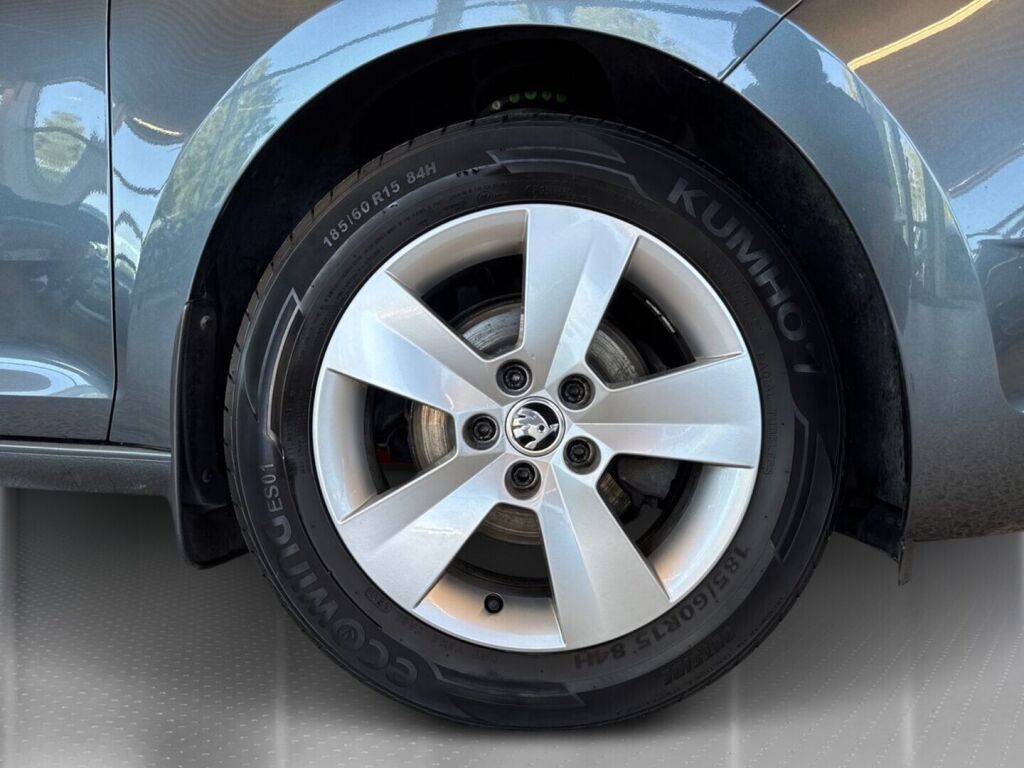 Skoda Rapid 2018 Harmaa