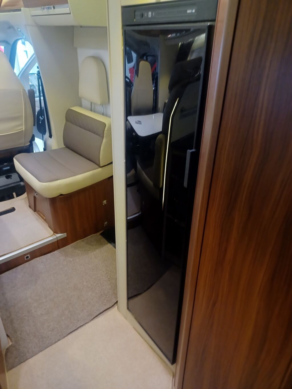 Adria CORAL SUPREME 690 SC 2018 Harmaa