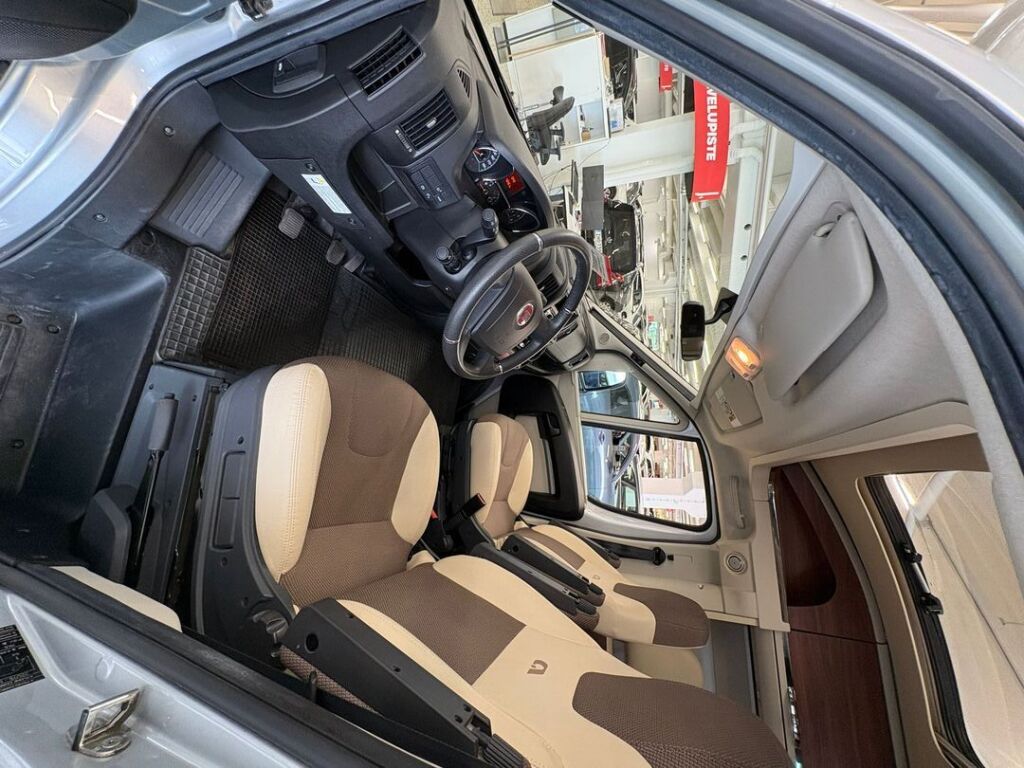 Adria Coral Supreme 690 SC 2018 Harmaa
