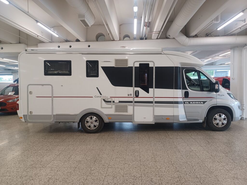 Adria CORAL SUPREME 690 SC 2018 Harmaa