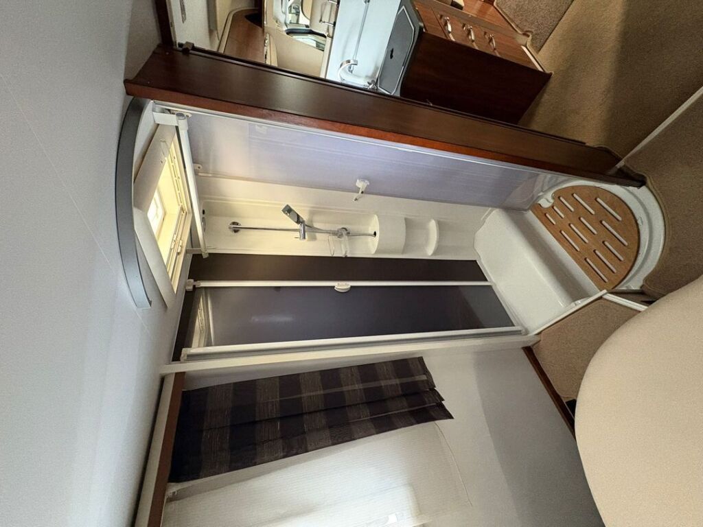 Adria Coral Supreme 690 SC 2018 Harmaa