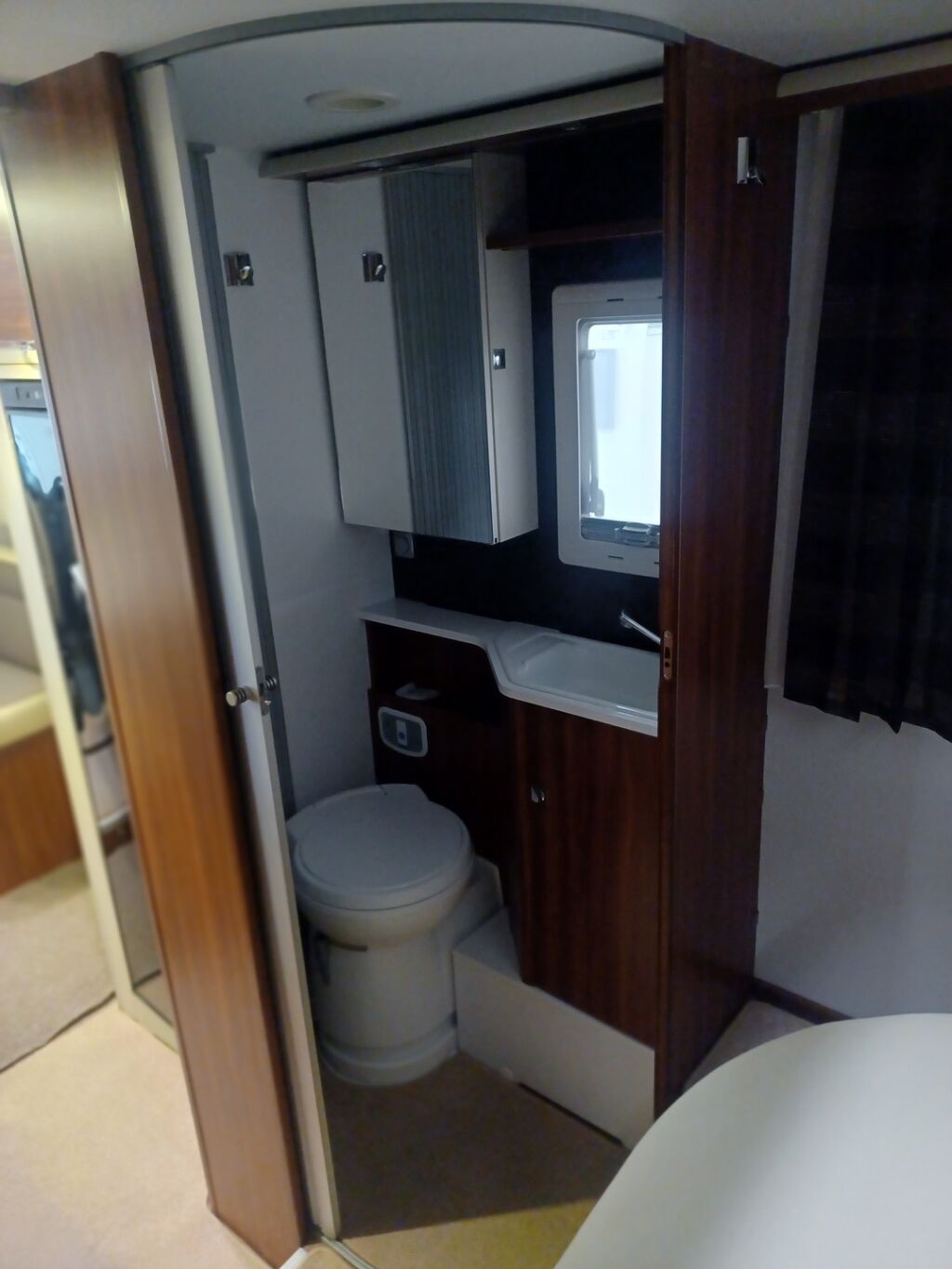 Adria CORAL SUPREME 690 SC 2018 Harmaa