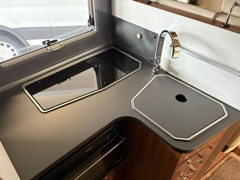 Adria Coral Supreme 690 SC 2018 Harmaa