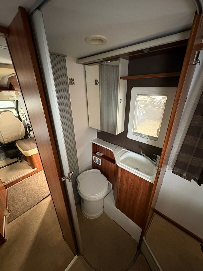 Adria Coral Supreme 690 SC 2018 Harmaa