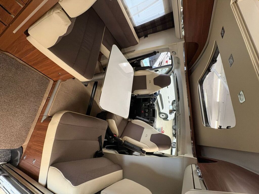Adria Coral Supreme 690 SC 2018 Harmaa