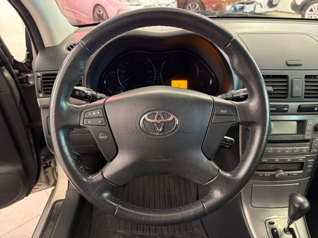 Toyota Avensis 2006 Vihreä