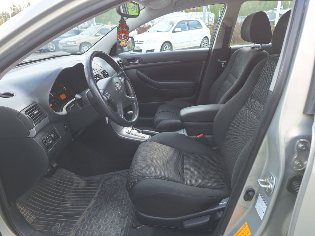 Toyota Avensis 2006 Vihreä