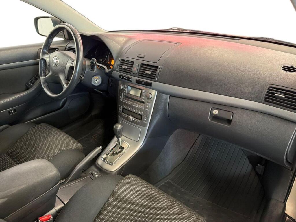 Toyota Avensis 2006 Vihreä
