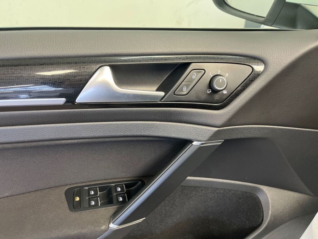 Volkswagen Golf 2018 Valkoinen