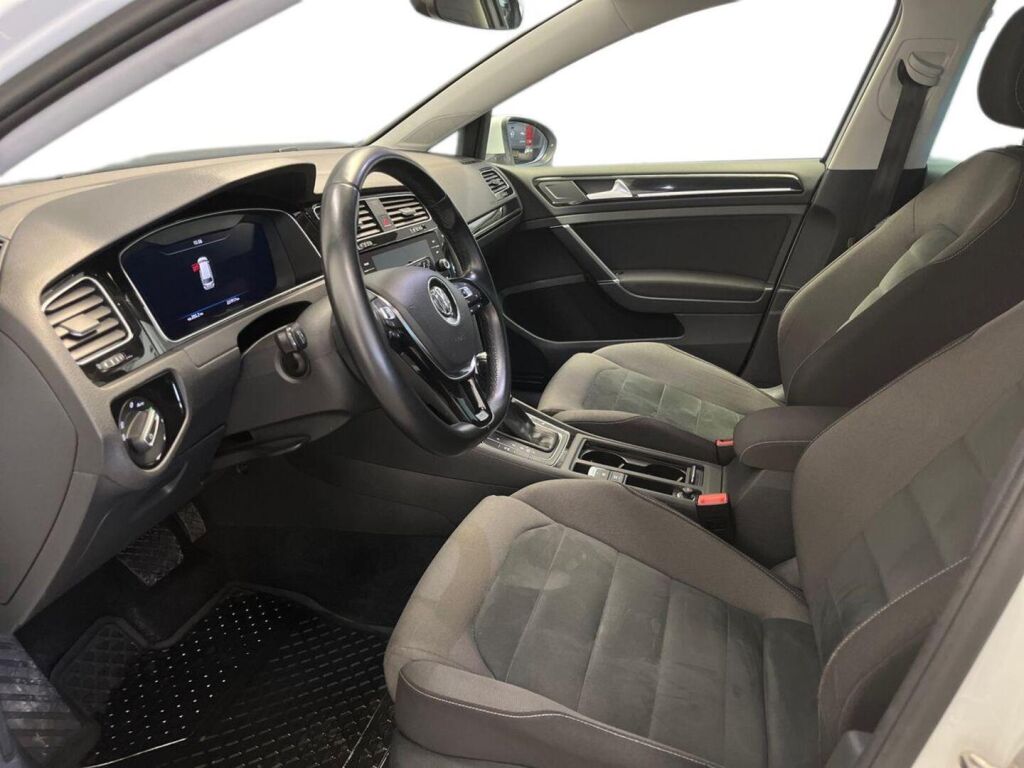 Volkswagen Golf 2018 Valkoinen