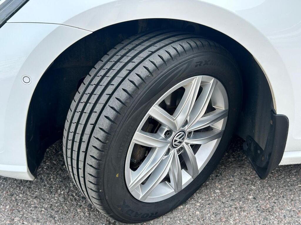 Volkswagen Golf 2018 Valkoinen