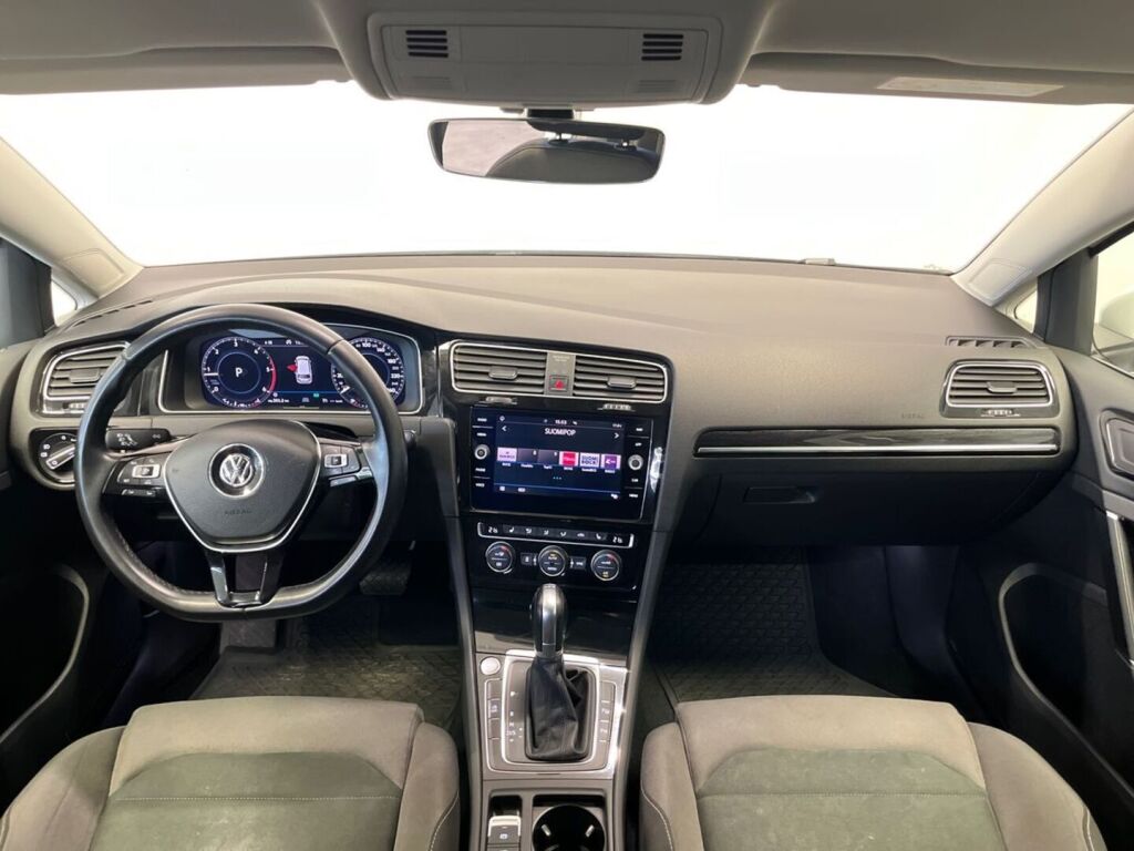 Volkswagen Golf 2018 Valkoinen