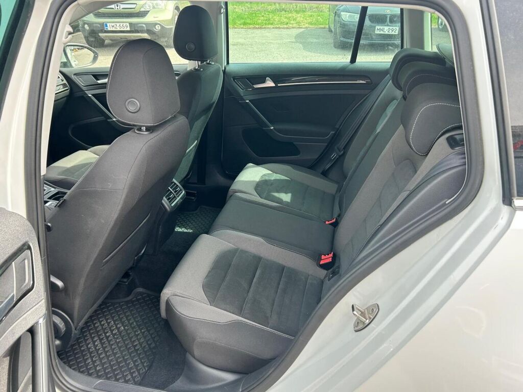 Volkswagen Golf 2018 Valkoinen