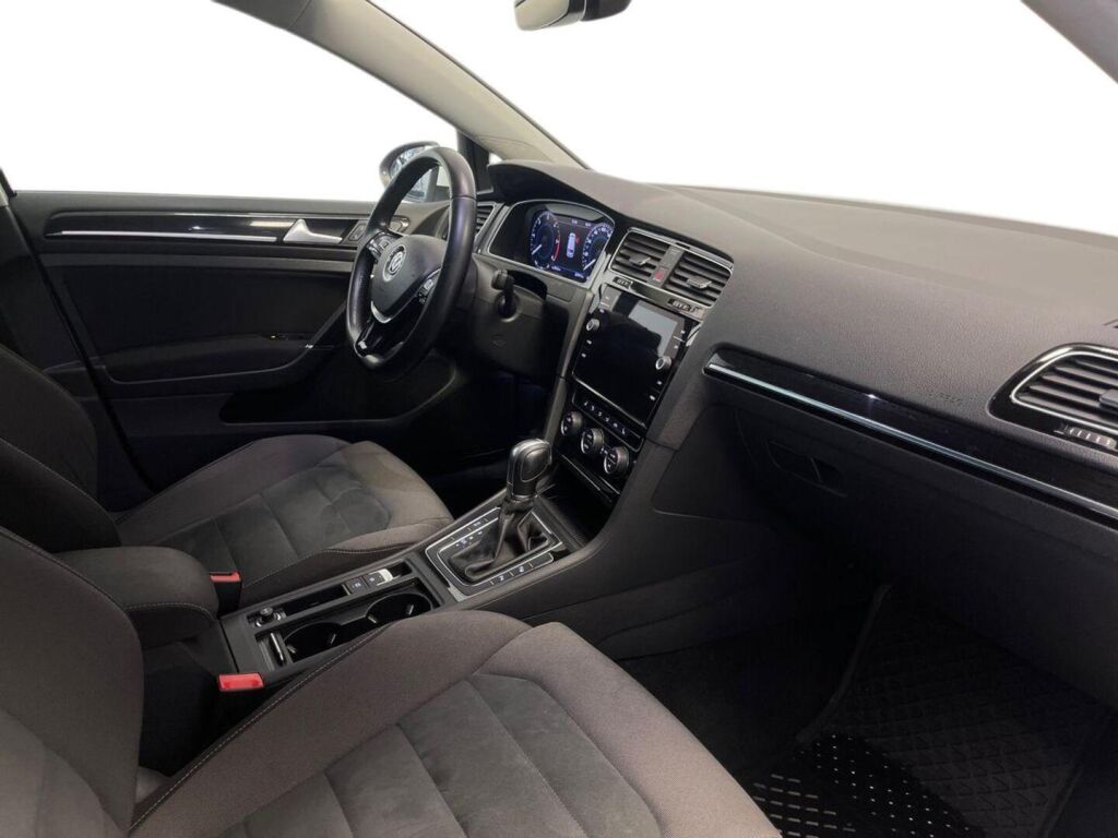 Volkswagen Golf 2018 Valkoinen